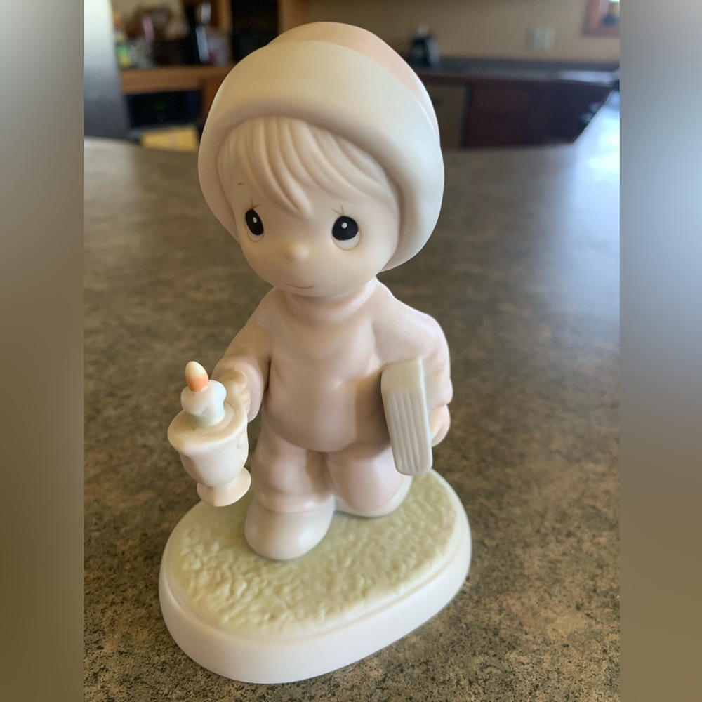 🎀3/$25🎀 Precious Moments figurine. Now I Lay Me Down To Sleep